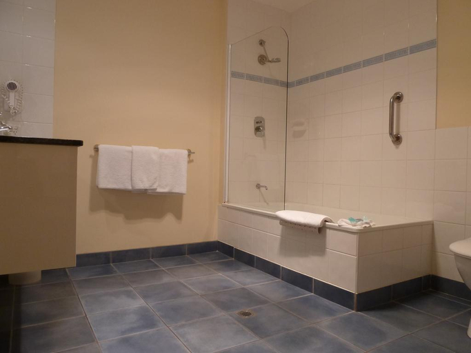 Bathroom 5, Mayfair Plaza Motel, Hobart