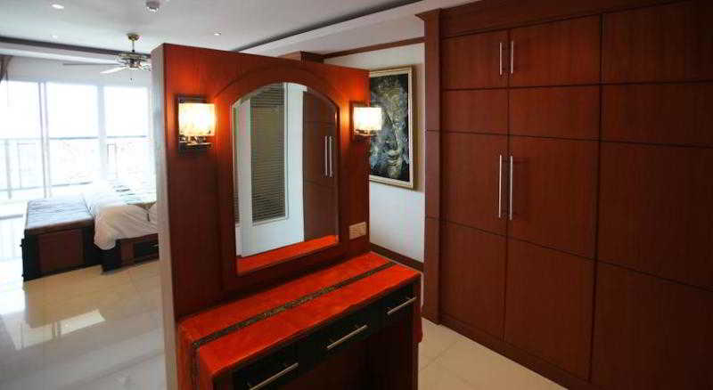 Bedroom 3, Tara Court Hotel, Pattaya