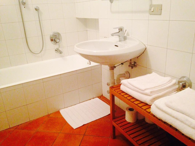 Bathroom 4, B&B Entro Le Mura, Bergamo
