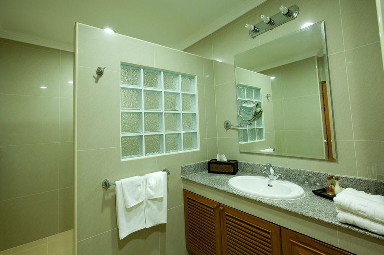 Bathroom 5, Baan Souy Resort, Pattaya