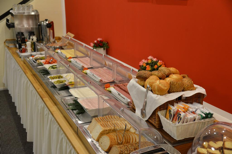 Food & Drinks