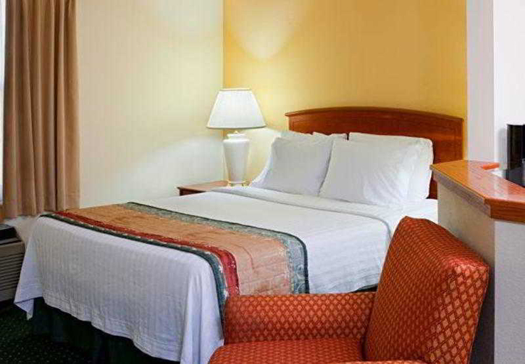Bedroom 3, Mainstay Suites Middleburg Heights, Cuyahoga