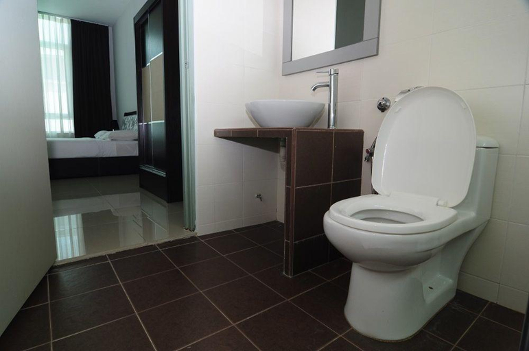 Bathroom 5, D'Embassy Serviced Residence Suites, Kuantan