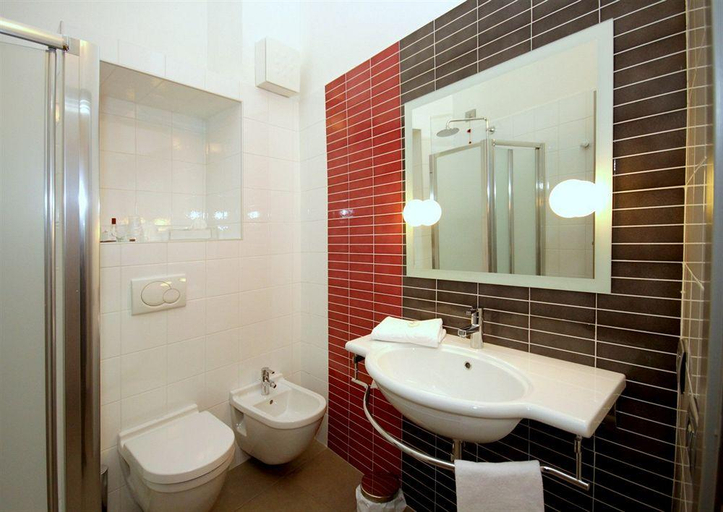 Bathroom 4, Hotel San Rocco, Bergamo