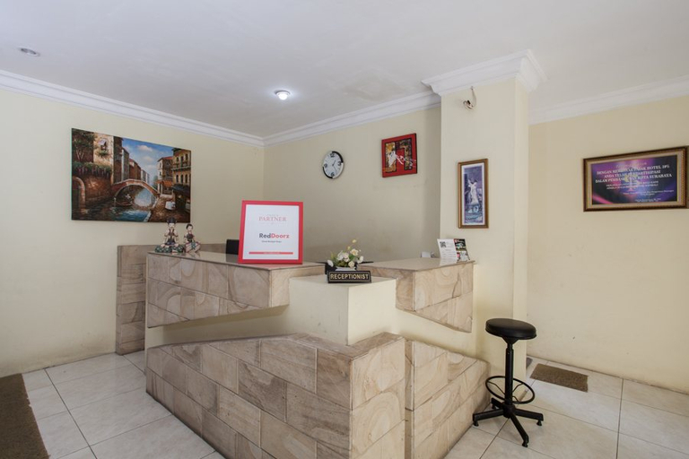 Public Area 2, RedDoorz near Marvel City Mall, Surabaya