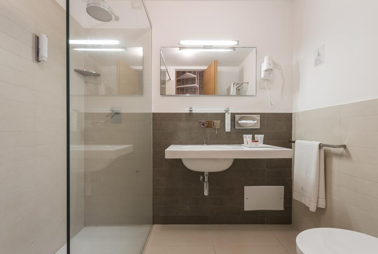 Bathroom 5, Hotel Villa Carlotta, Ragusa