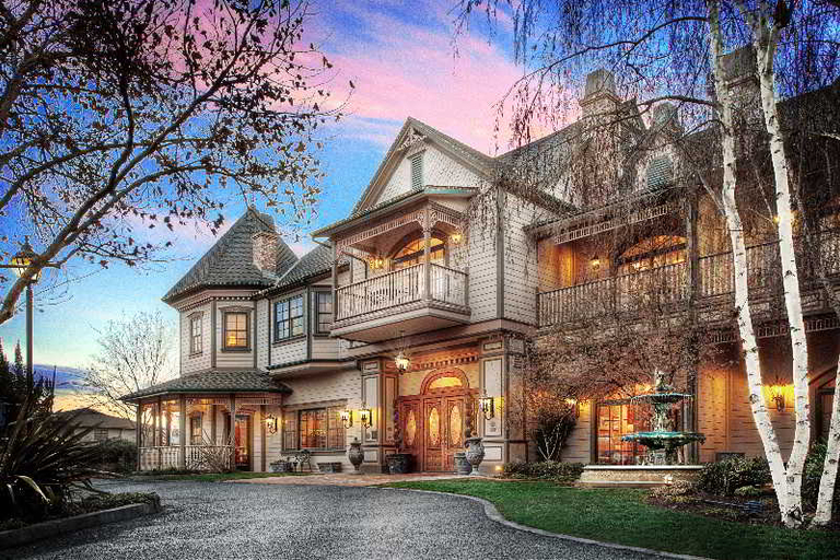 Exterior & Views