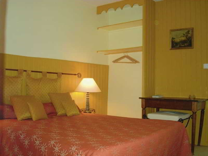 Bedroom 5, Hotel des Arceaux, Pyrénées-Atlantiques