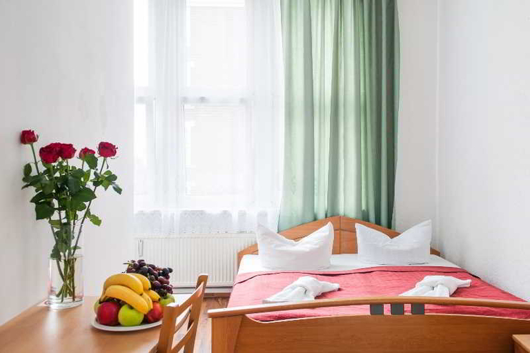 Bedroom 3, Bellevue Berlin Hotel, Berlin