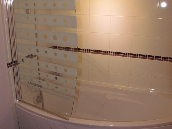 Bathroom 4, Les Portails Bleus, Saône-et-Loire