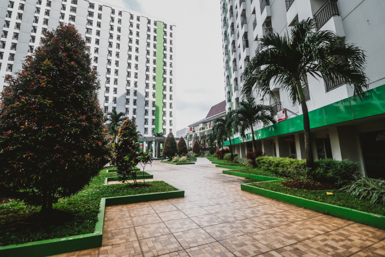 Exterior & Views 2, RedDoorz Apartment @ Green Lake View Ciputat, West Jakarta