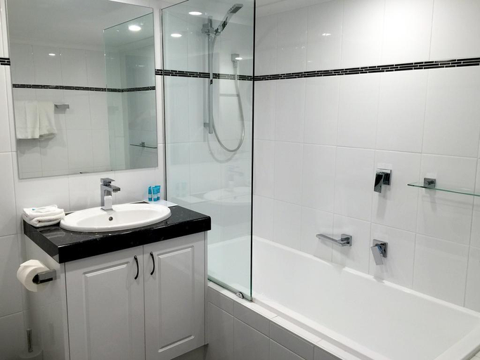 Bathroom, Ocean Plaza Resort, Gold Coast