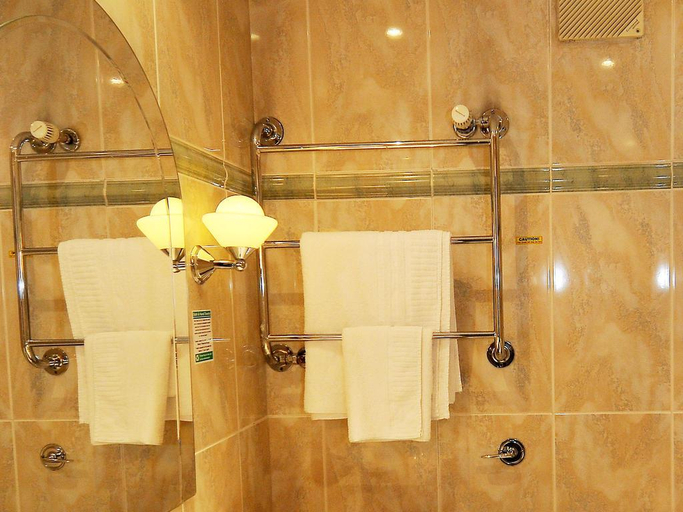 Bathroom 4, Marygreen Manor Hotel, Essex