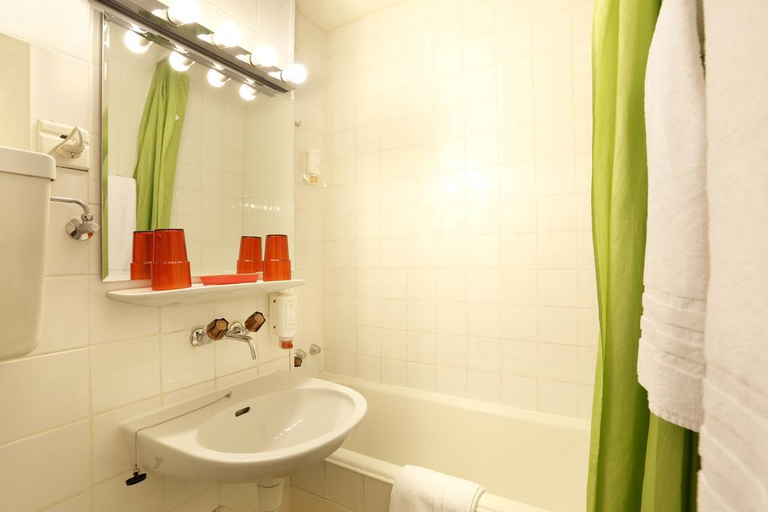 Bathroom 5, Tor Hotel Geneve, Genève