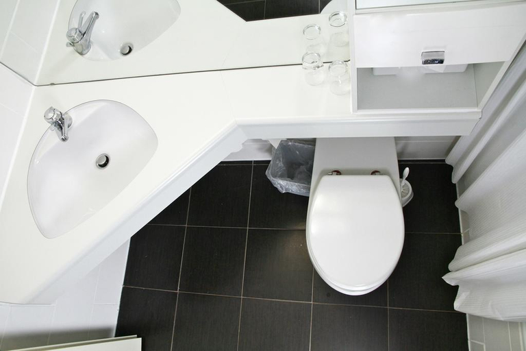 Bathroom 5, Opal Hotel, Birkenfeld