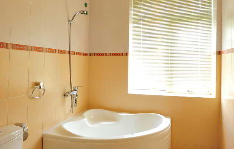 Bathroom 5, Camela Hotel & Resort, Hồng Bàng