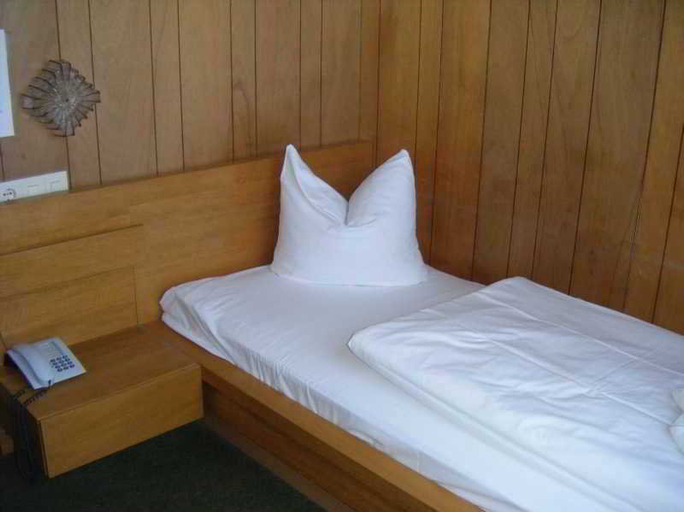 Bedroom 3, Central-Hotel Tegel, Berlin