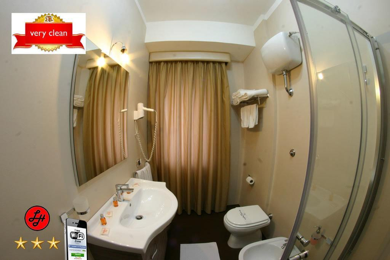 Bathroom 4, Luxor Hotel, Napoli