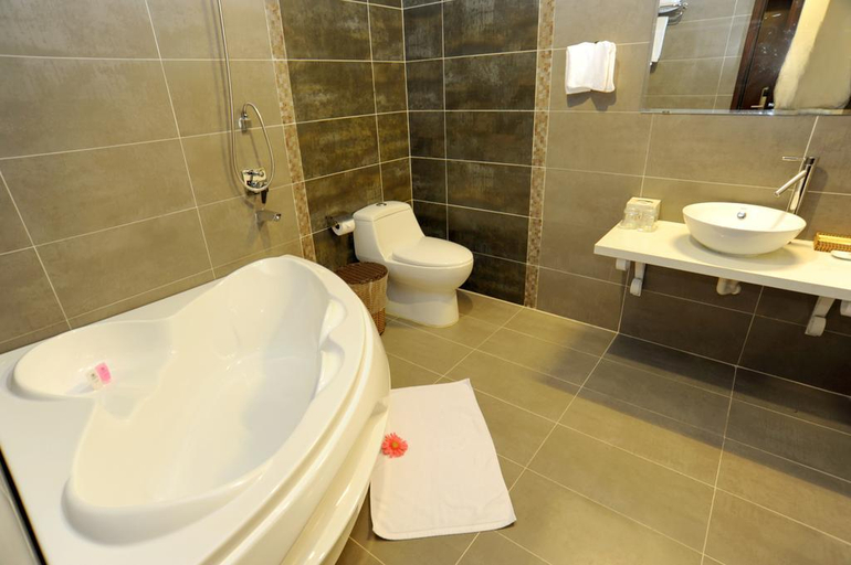 Bathroom 3, Hanoi Golden Hotel, Nha Trang