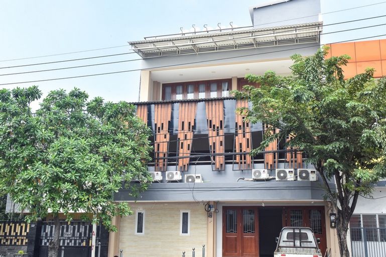 Exterior & Views 1, RedDoorz near Stasiun TVRI Surabaya 2, Surabaya