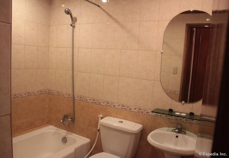 Bathroom, The New Camelot Hotel, Quezon City