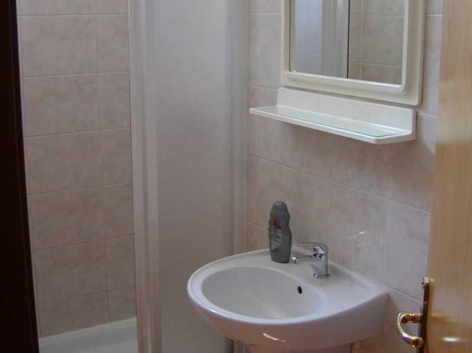Bathroom 5, Beta Pension, Praha 2