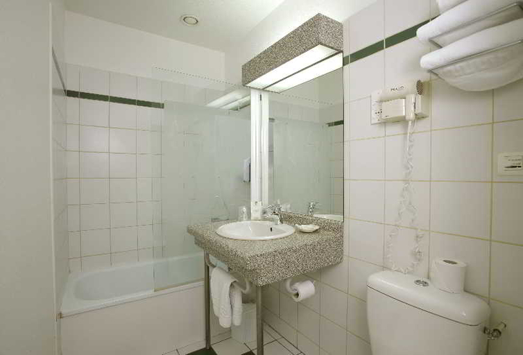 Bathroom 3, INTER-HOTEL LE MOULIN ROUGE, Dordogne