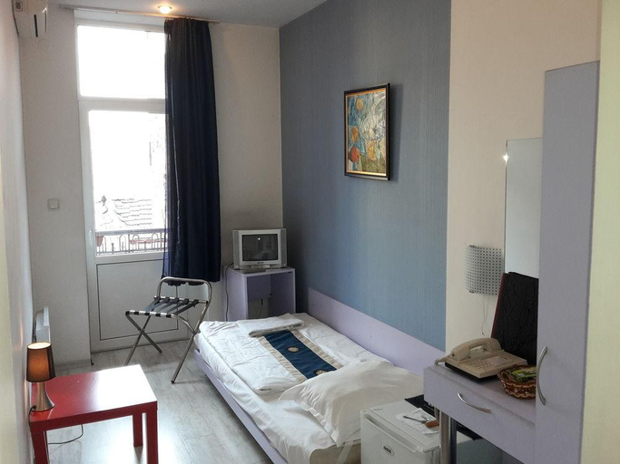 Bedroom 3, Scottys Boutique Hotel, Stolichna