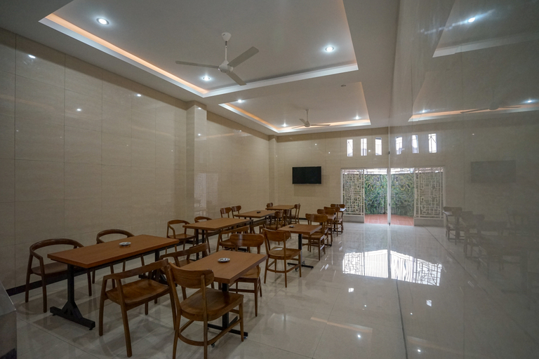 Food & Drinks 5, Express Inn, Palembang