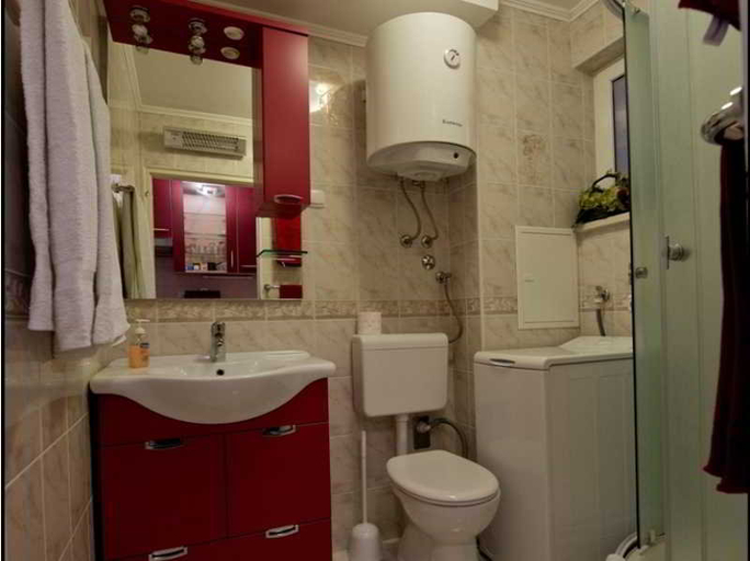 Bathroom 5, Kate's Place, Dubrovnik