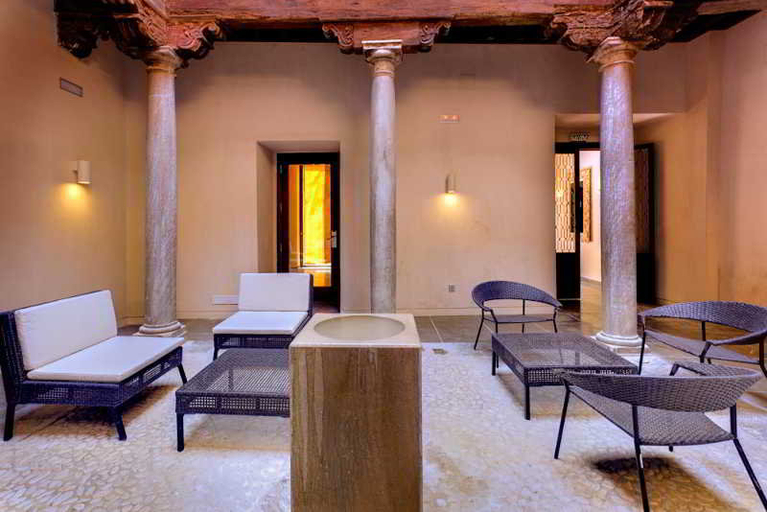 Public Area 3, tuAnfitrion Elvira Suites, Granada