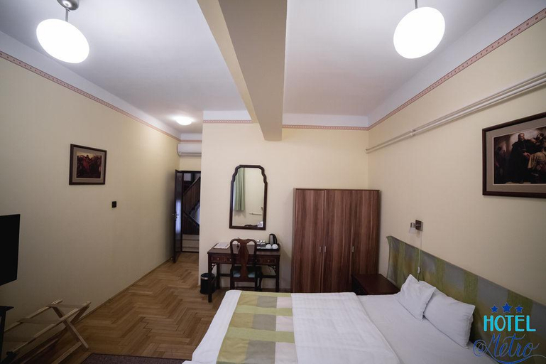 Bedroom 3, Hotel Metro, Budapesti