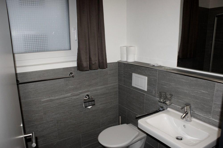 Bathroom 4, Hotel Stille, Maloja