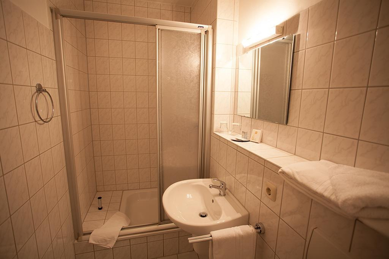 Bathroom 4, Haus Union, Oberhausen