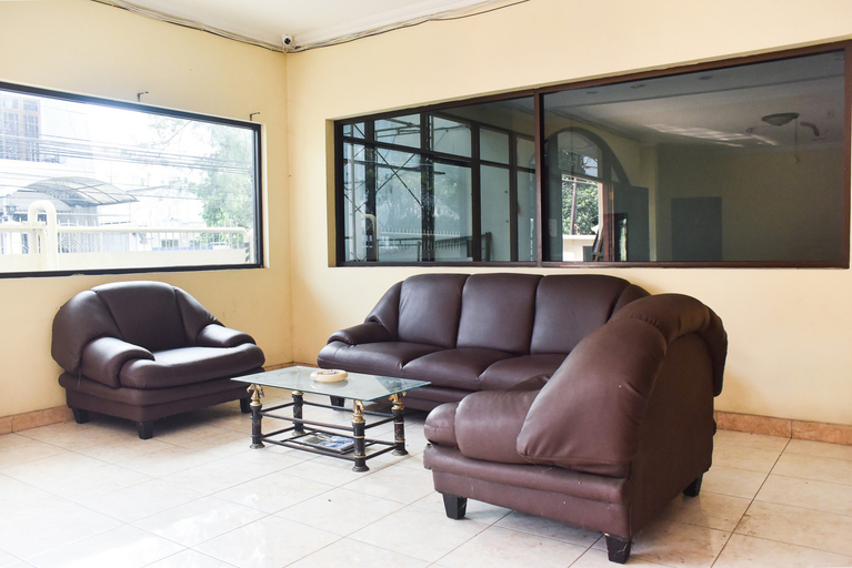 Public Area 4, RedDoorz near Lenmarc Mall Surabaya, Surabaya