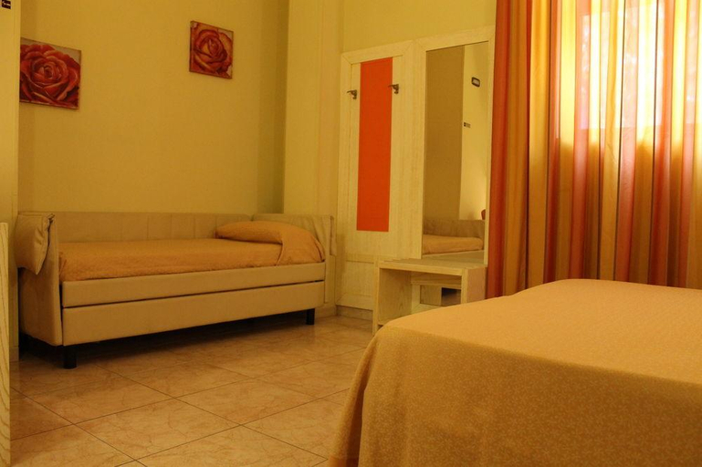 Bedroom 1, Hotel Cristal, Salerno