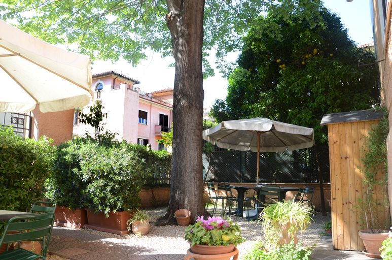 A Vinicius et Mita, Rome