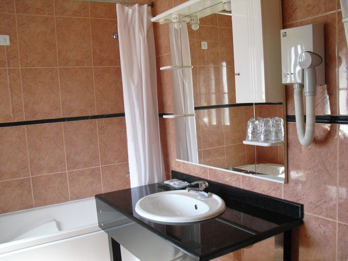 Bathroom 5, Solneve, Covilhã