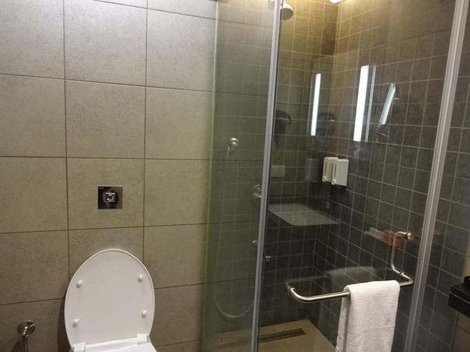 Bathroom 4, Hotel Cosmopolitan Ahmedabad, Ahmadabad
