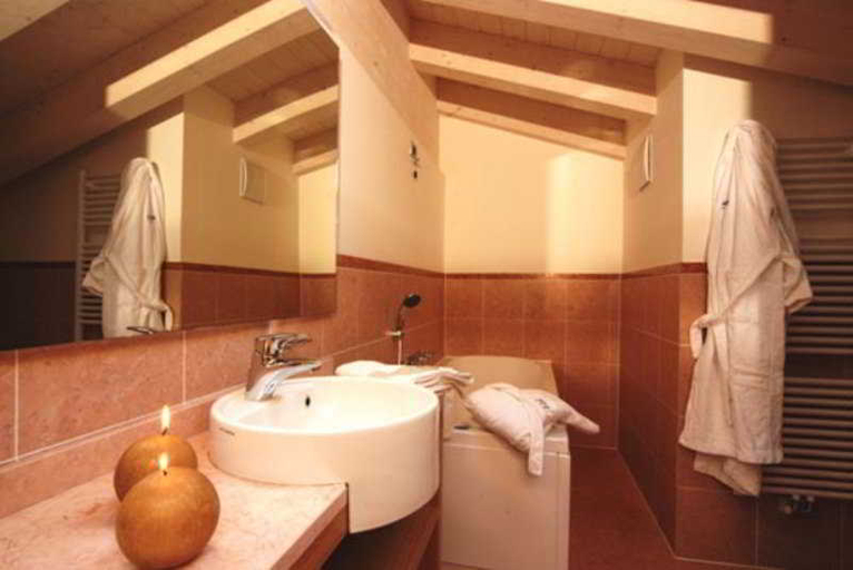 Bathroom 5, Ideal, Trento