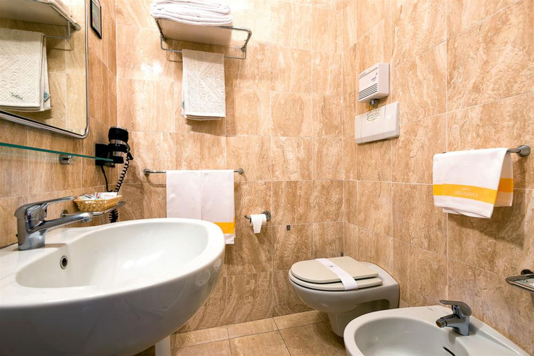 Bathroom 5, Granduca Grosseto, Grosseto