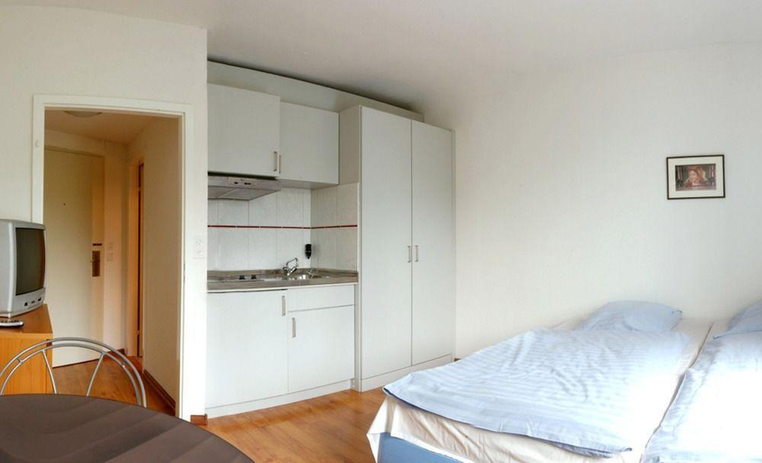 Bedroom 2, Swiss Star California - contactless self check-in, Zürich