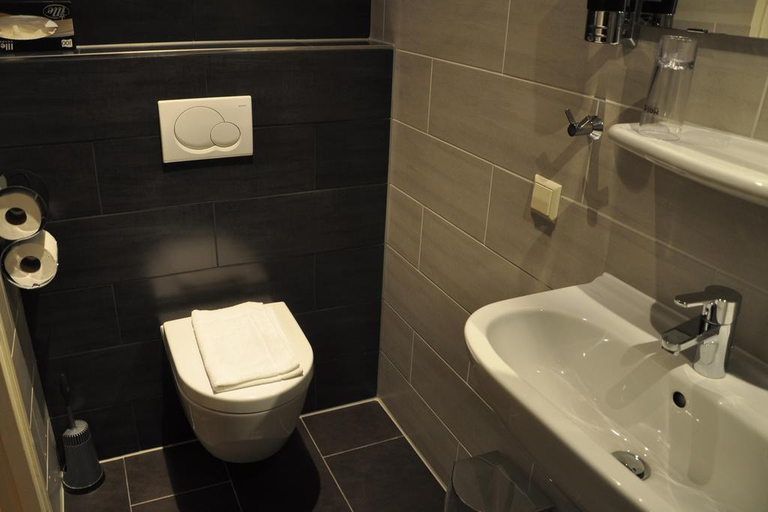 Bathroom, Hotel Mosaic Apartments, Amsterdam