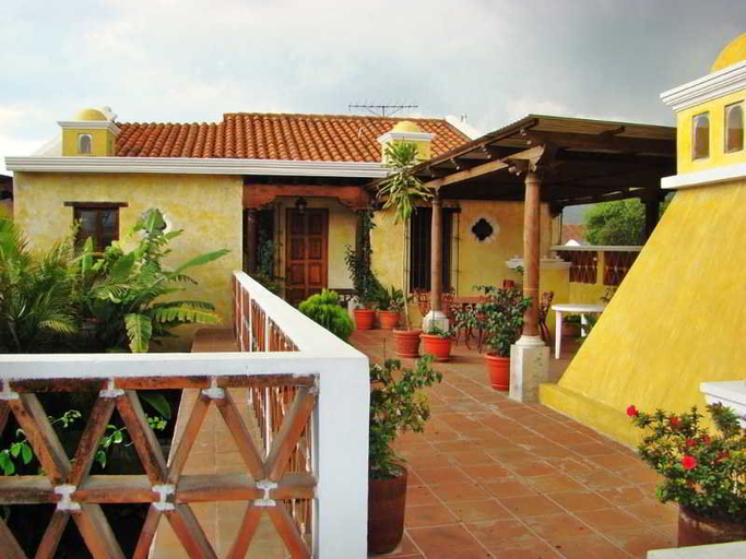 Exterior & Views