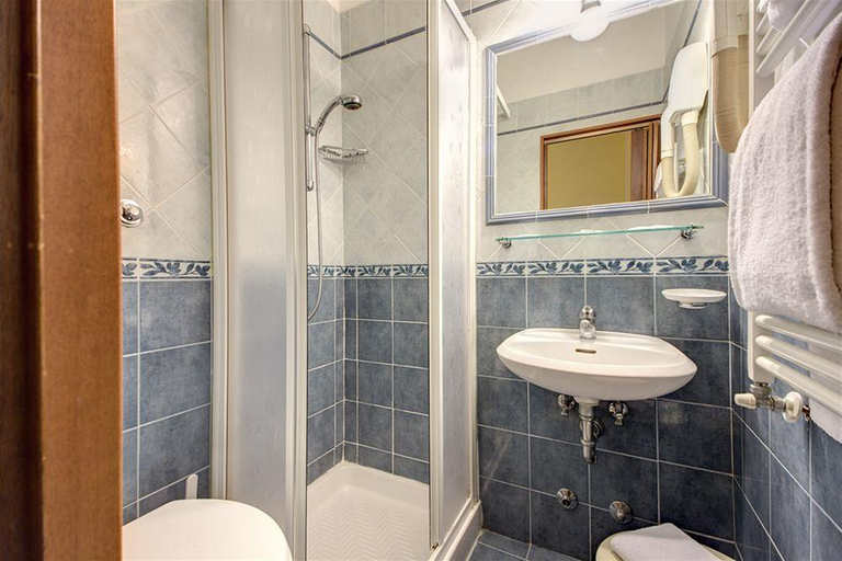 Bathroom 4, Pacific Hotel, Rome
