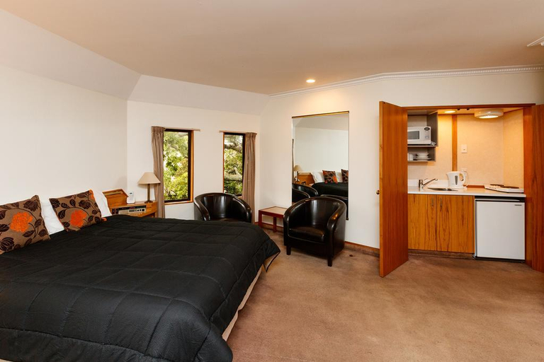 Others 5, Fitzherbert Castle Motel, Palmerston North