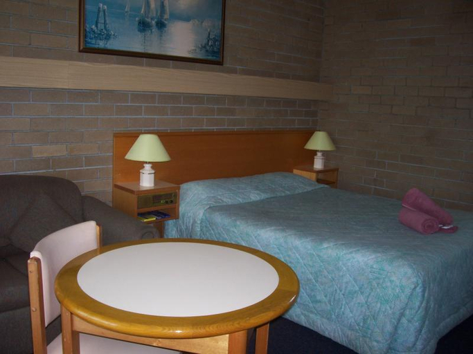 Bedroom 5, Town Centre Motor Inn, Bega Valley