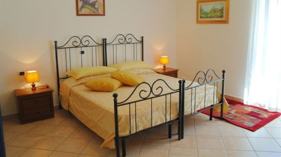 Bedroom 3, B&B Oliena, Nuoro