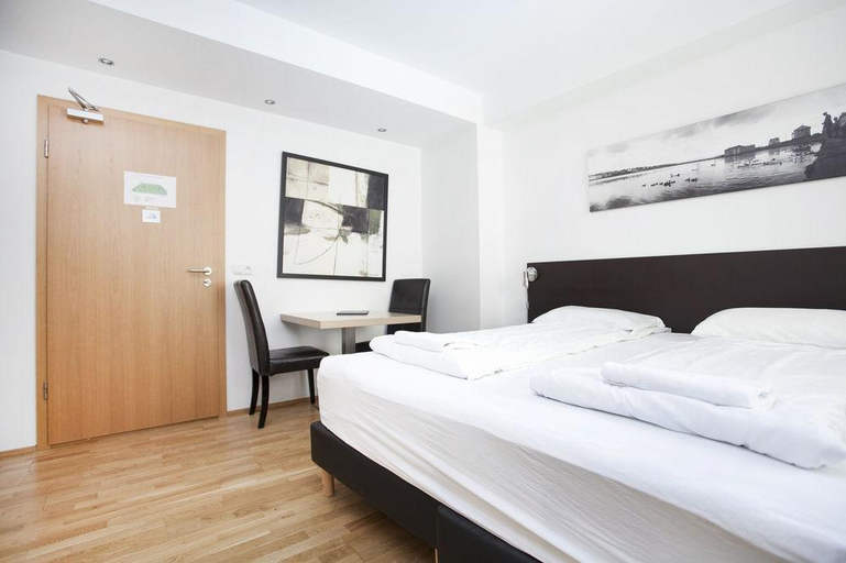 Bedroom 4, Einholt Apartments, Reykjavík