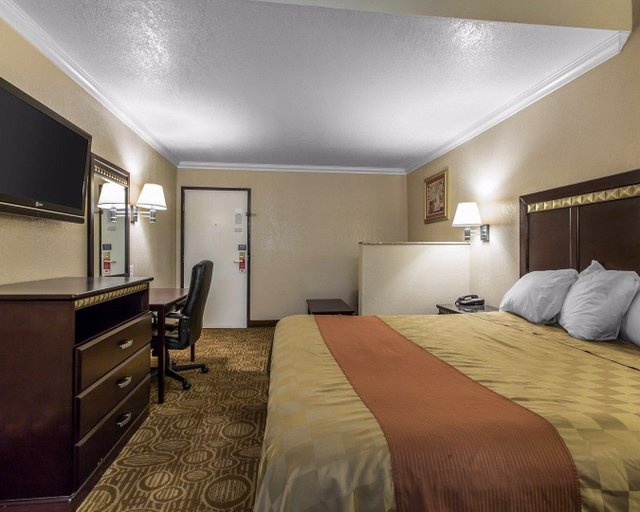Bedroom 3, Econo Lodge Inn & Suites Fallbrook Downtown, San Diego